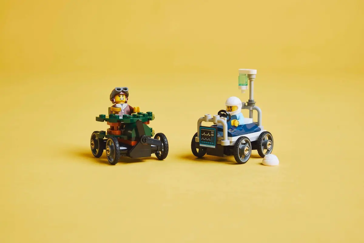 LEGO City 60459 Airplane vs. Hospital Bed Race Car Pack set, image 6