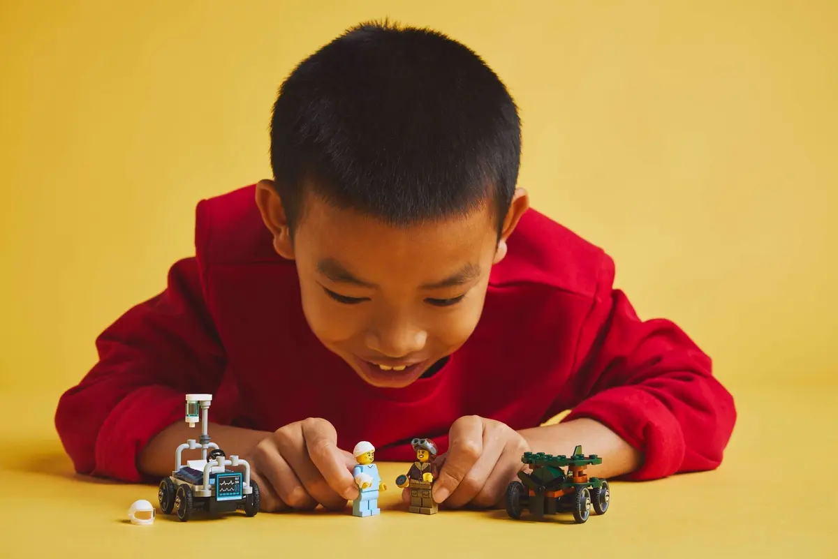 LEGO City 60459 Airplane vs. Hospital Bed Race Car Pack set, image 5