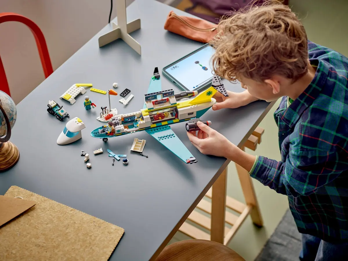 LEGO City 60465 Air Ambulance set, image 4