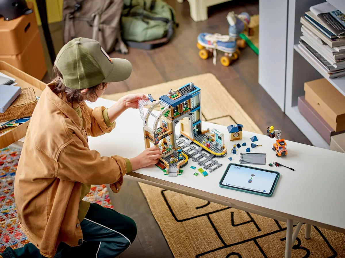 LEGO City 60469 Central Train Station set, image 4