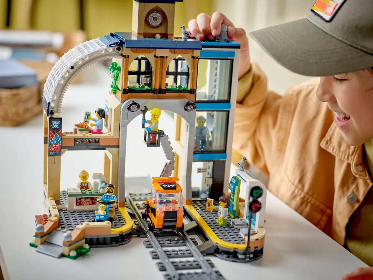 LEGO City 60469 Central Train Station set, image 5