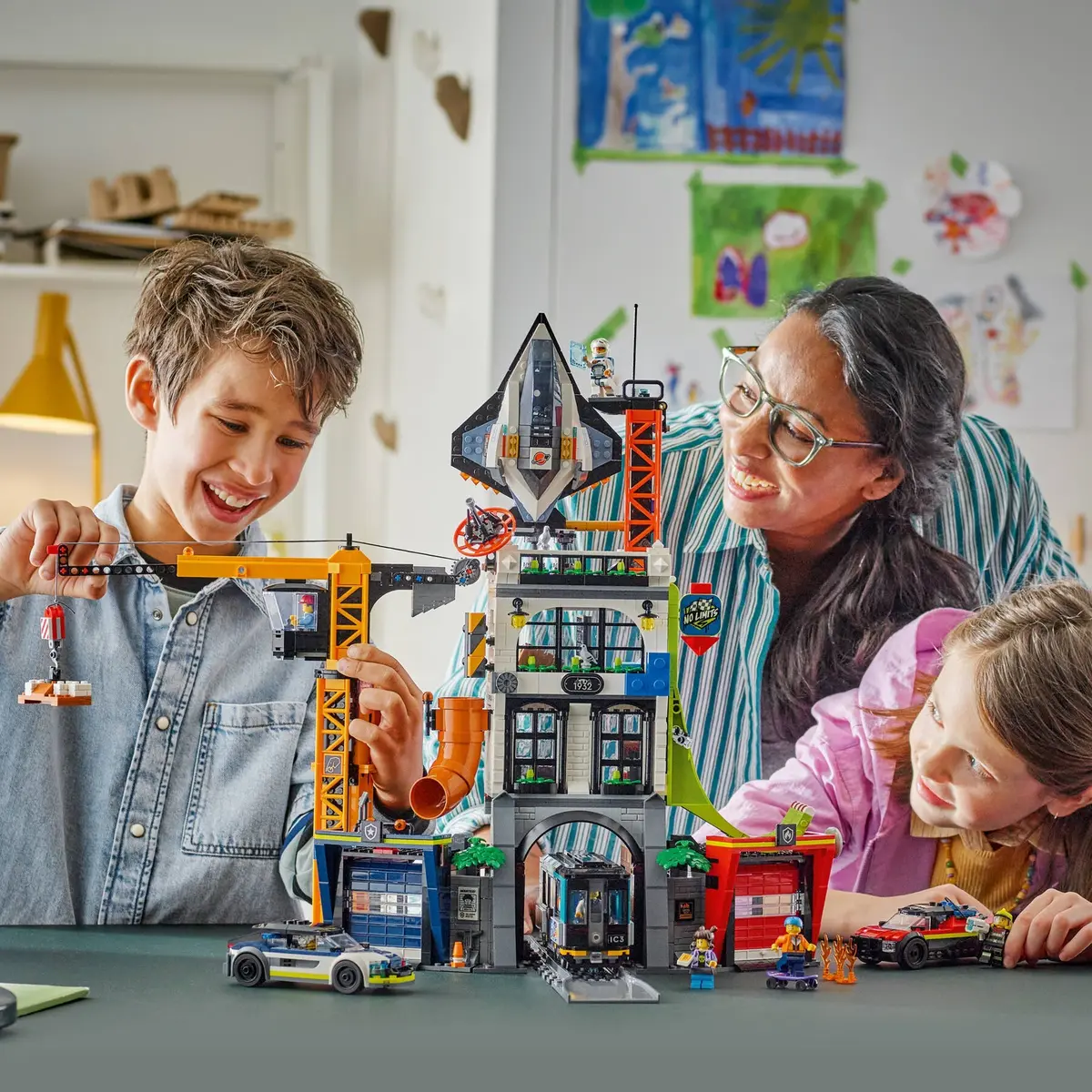 LEGO City 60473 The City Tower set, image 8