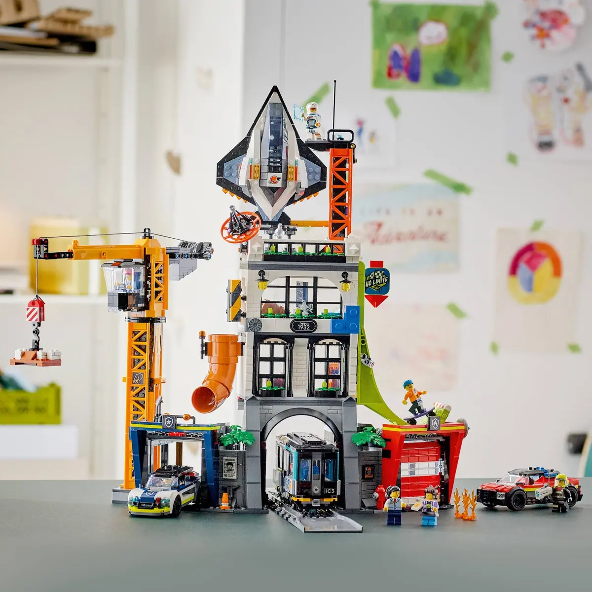 LEGO City 60473 The City Tower set, image 9