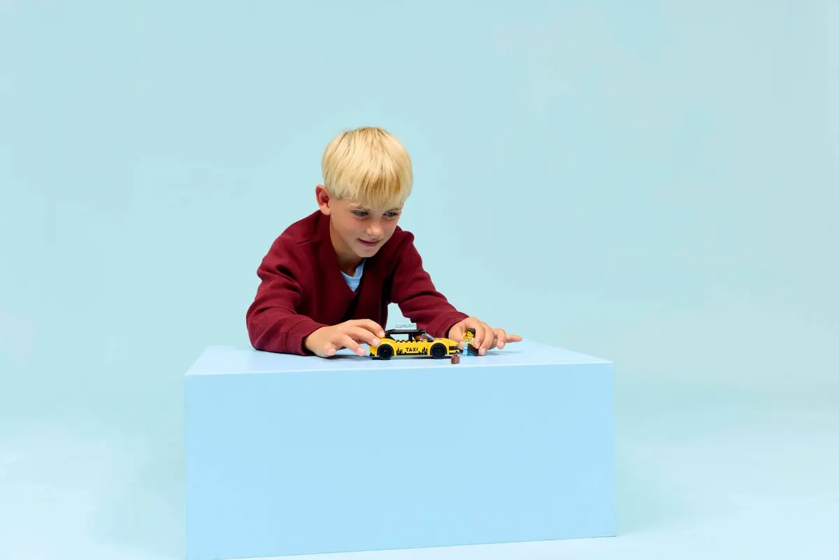 LEGO City 60487 Yellow Taxi set, image 7