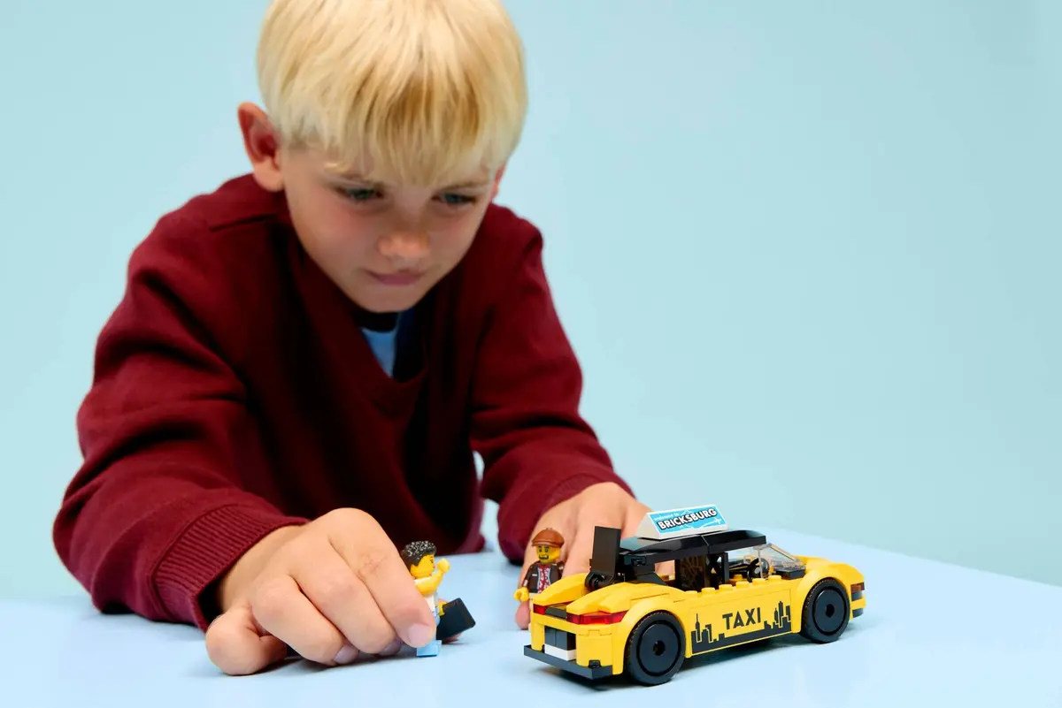 LEGO City 60487 Yellow Taxi set, image 5