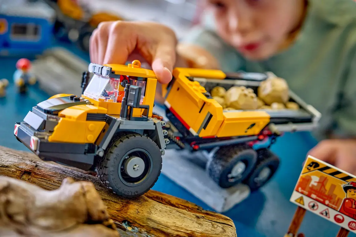 LEGO City 60494 Dump Truck & Front End Loader set, image 7