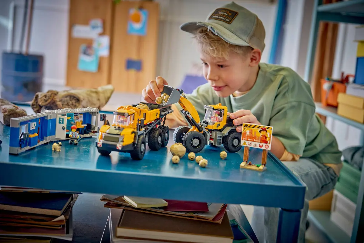 LEGO City 60494 Dump Truck & Front End Loader set, image 6