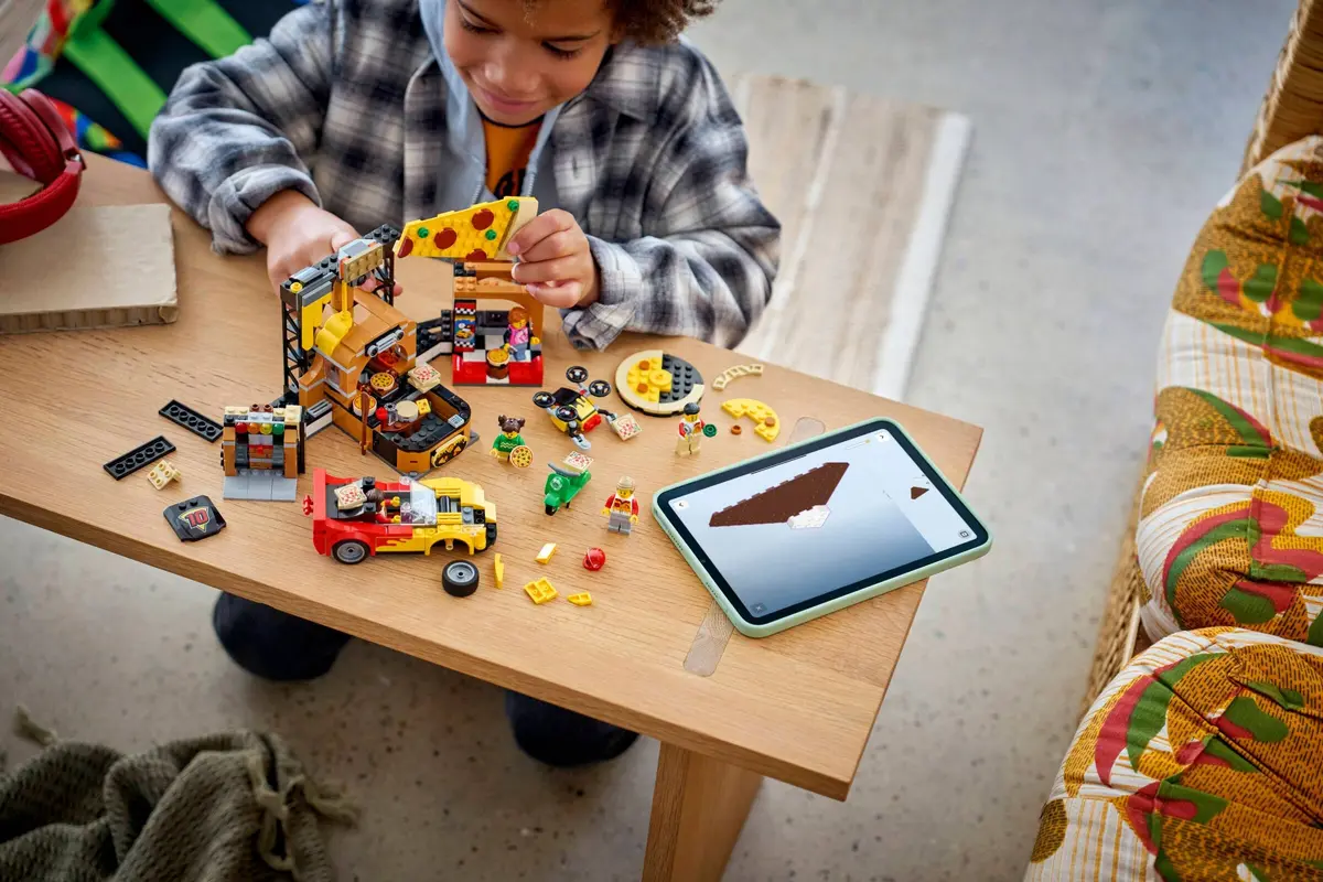 LEGO City 60496 Pizza Delivery Experience set, image 5
