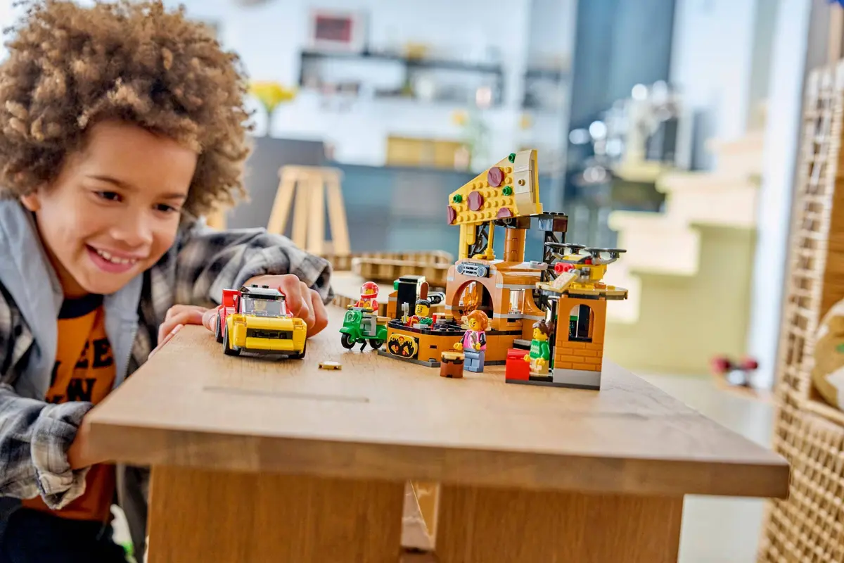 LEGO City 60496 Pizza Delivery Experience set, image 6
