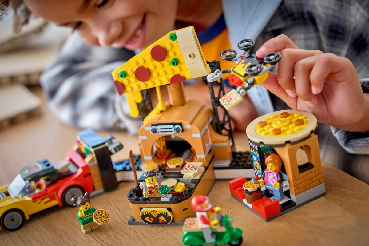 LEGO City 60496 Pizza Delivery Experience set, image 7