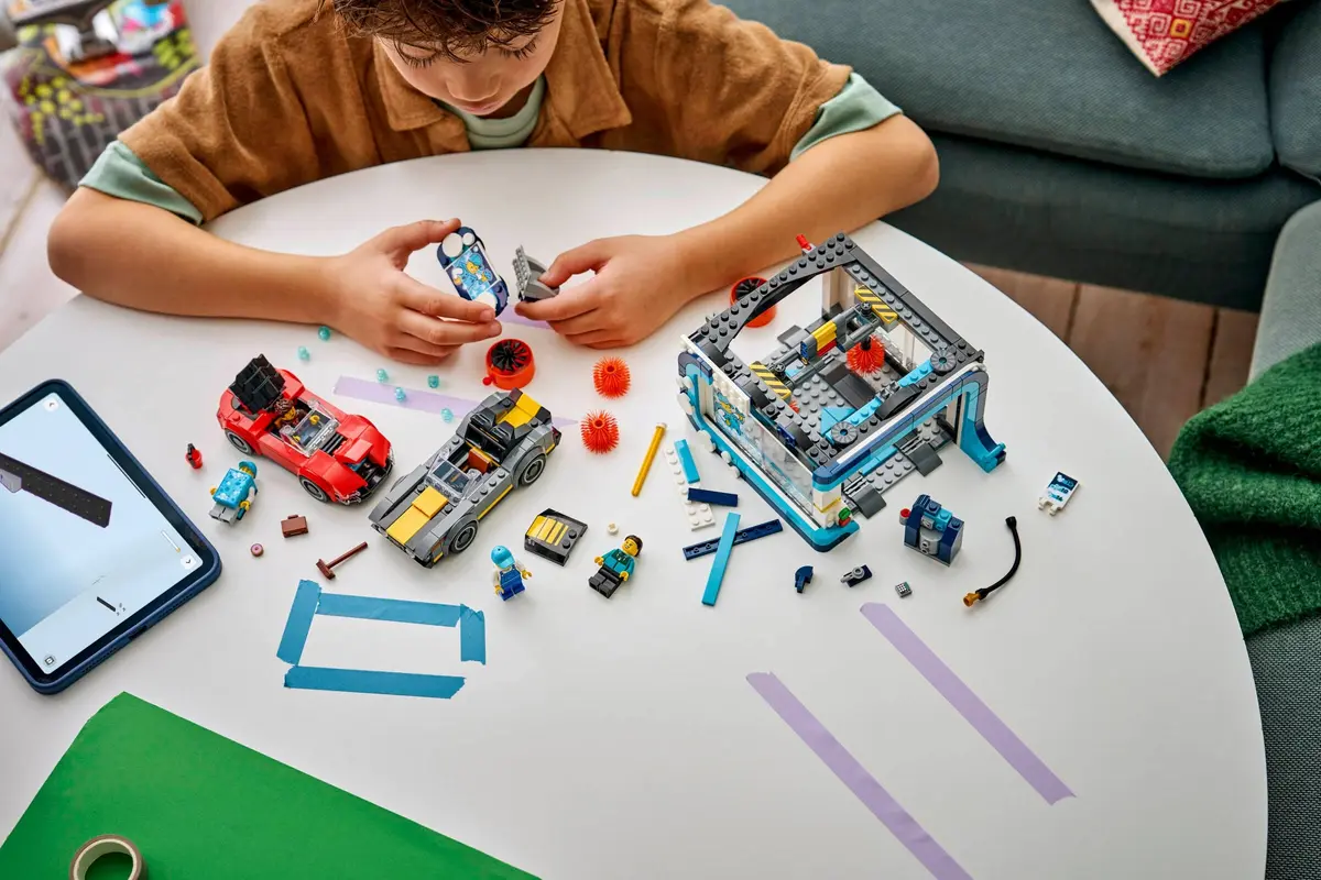 LEGO City 60497 Drive-Through Car Wash set, image 4