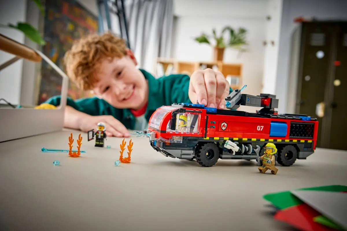 LEGO City 60499 Airport Fire Truck set, image 6