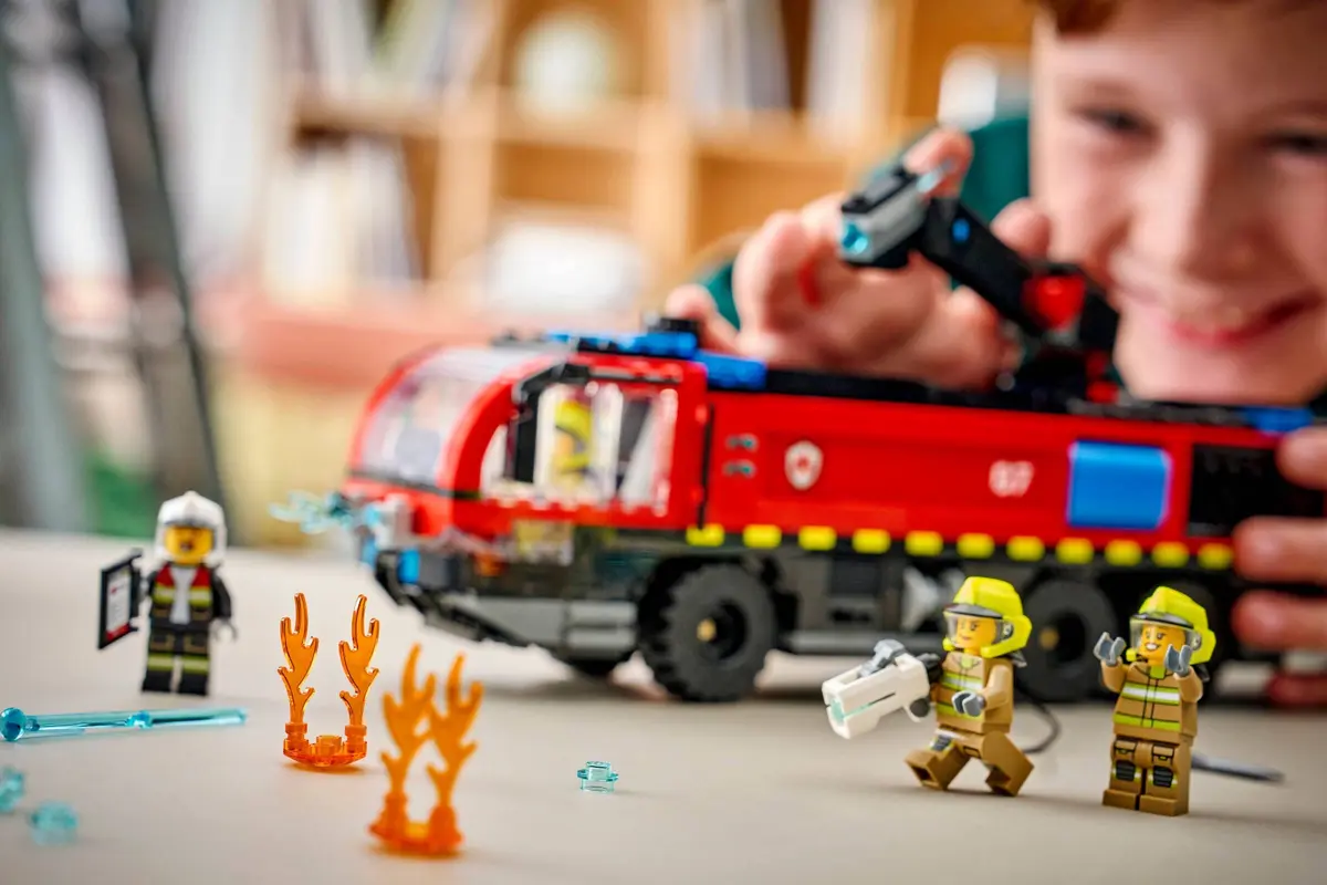 LEGO City 60499 Airport Fire Truck set, image 5