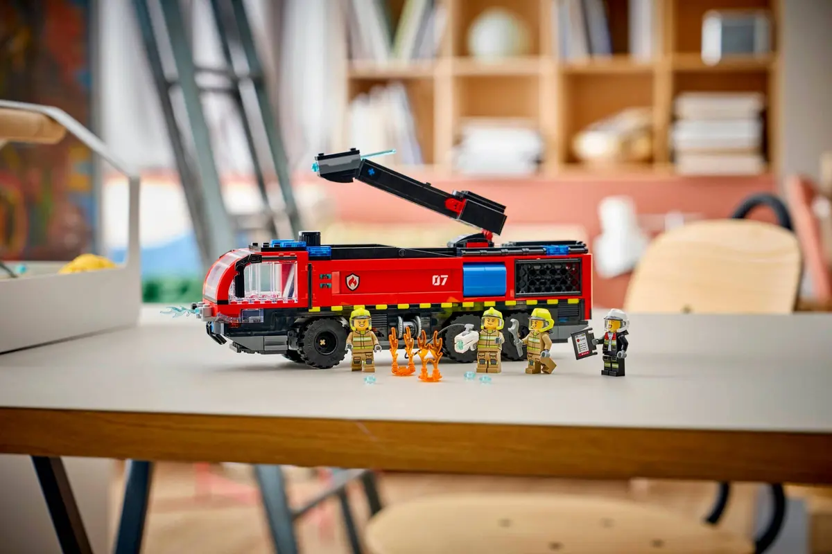 LEGO City 60499 Airport Fire Truck set, image 7