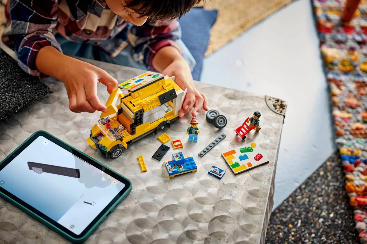 LEGO City 60500 The LEGO Van set, image 4