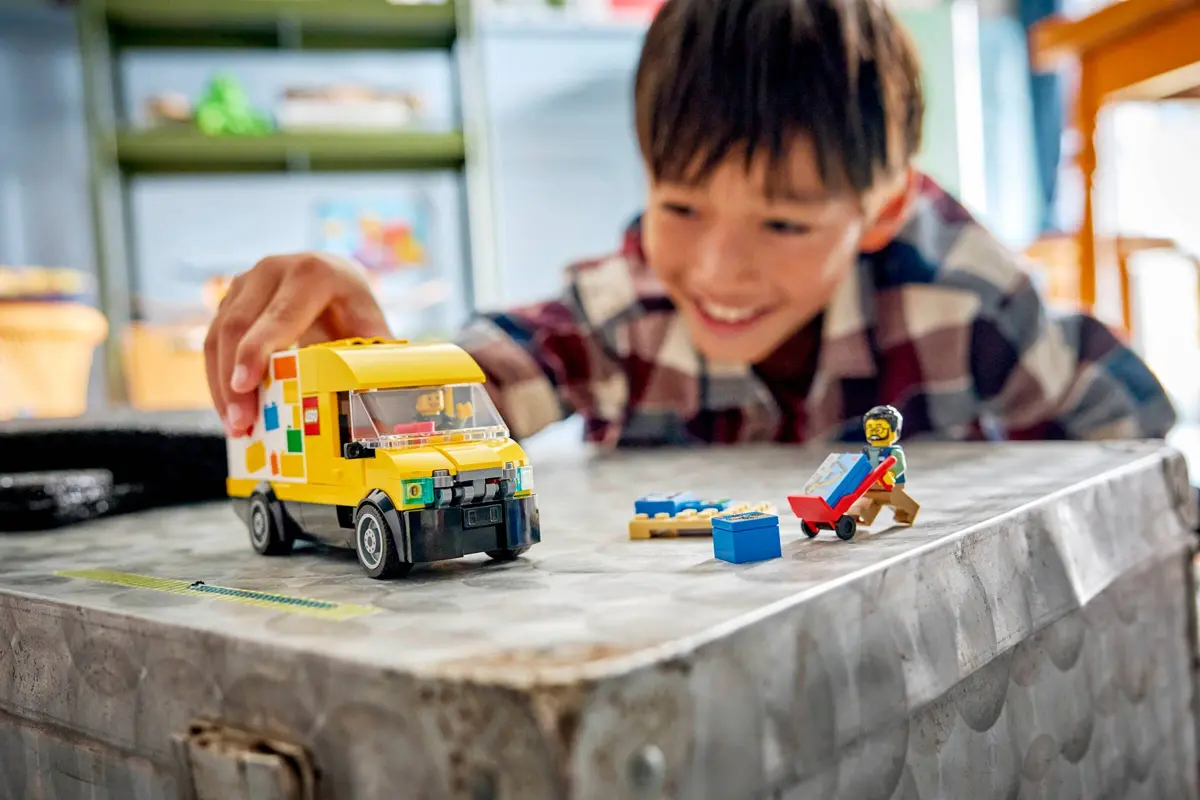 LEGO City 60500 The LEGO Van set, image 6