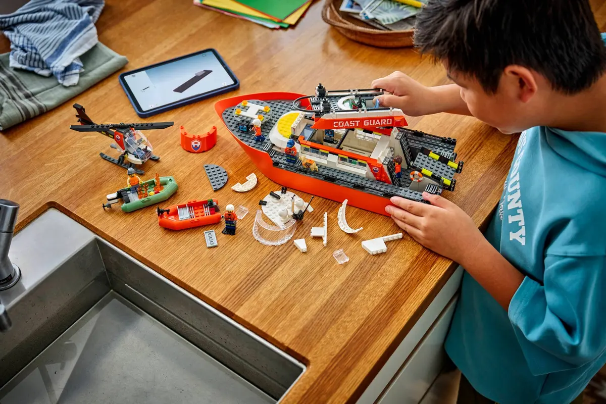 LEGO City 60504 Coast Guard Rescue Boat set, image 4