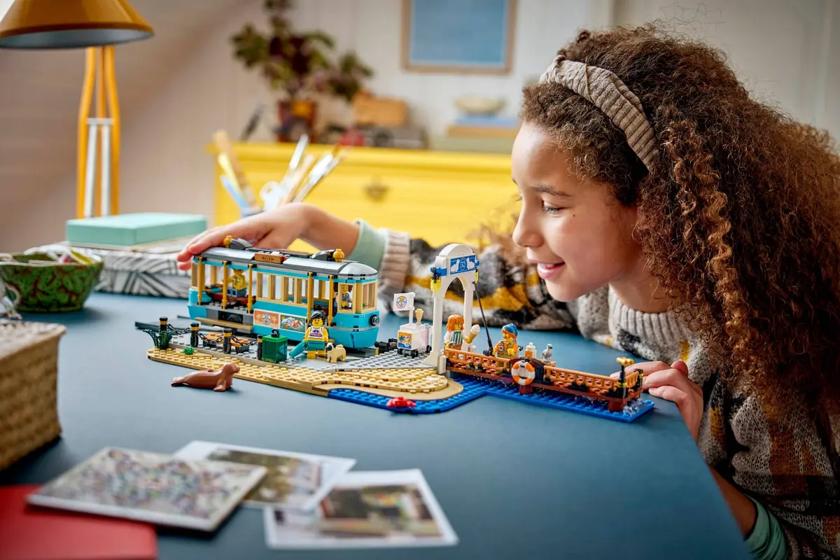 LEGO City 60506 Classic Beach Tram set, image 6