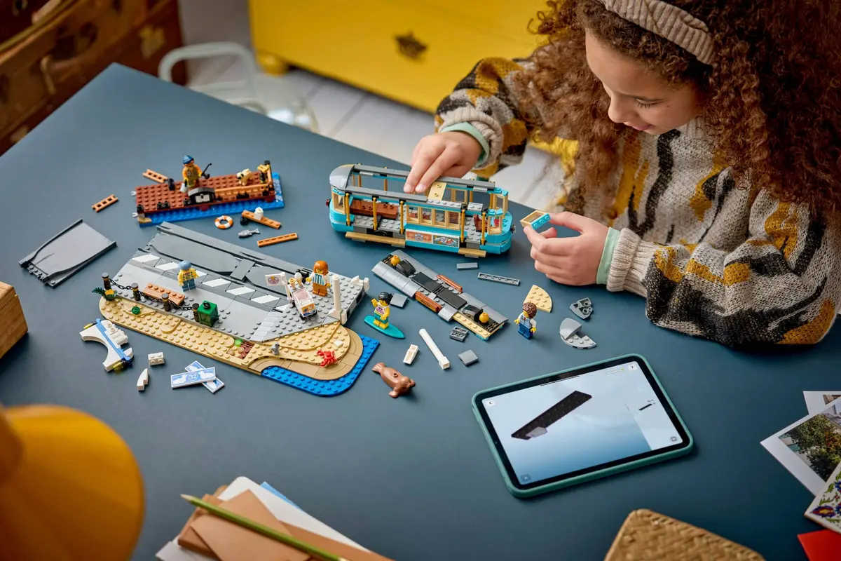 LEGO City 60506 Classic Beach Tram set, image 5