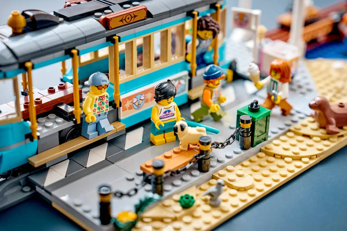 LEGO City 60506 Classic Beach Tram set, image 7