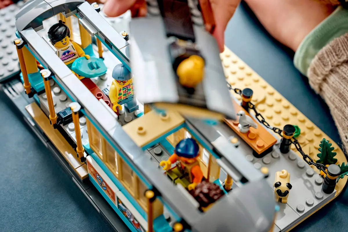 LEGO City 60506 Classic Beach Tram set, image 8