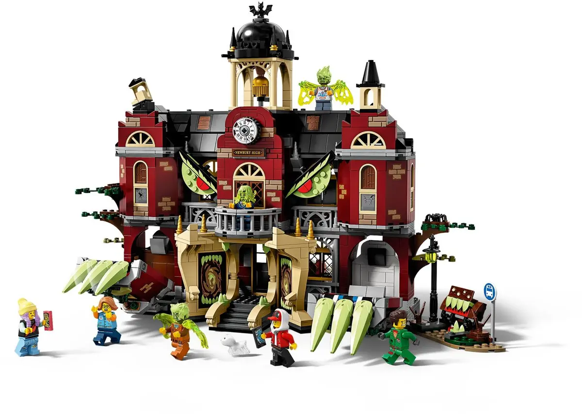 LEGO Hidden Side 70425 Newbury Haunted High School set, image 4