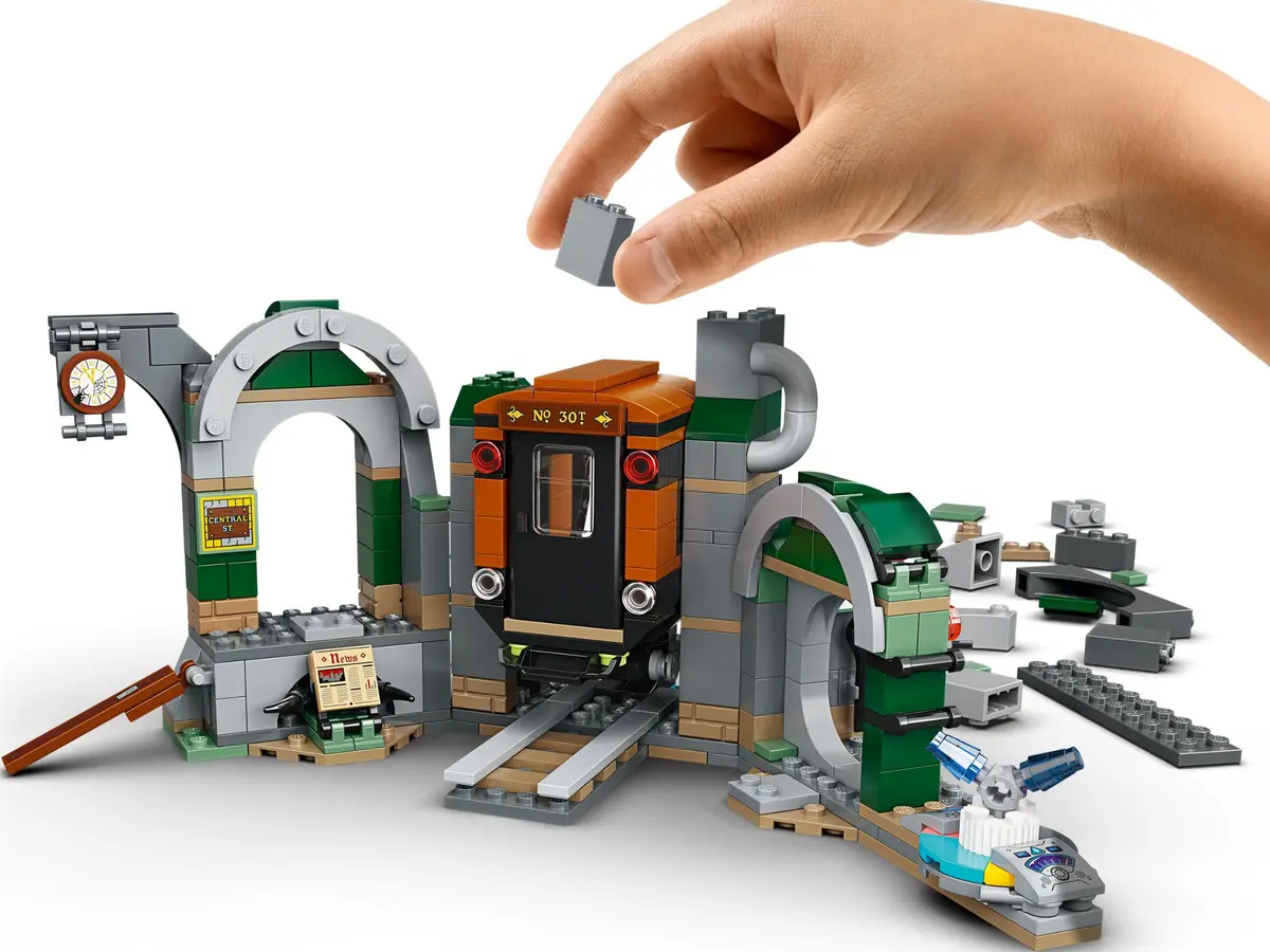 LEGO Hidden Side 70430 Newbury Subway set, image 7