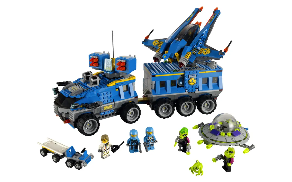 LEGO Space 7066 Earth Defense HQ set, image 3