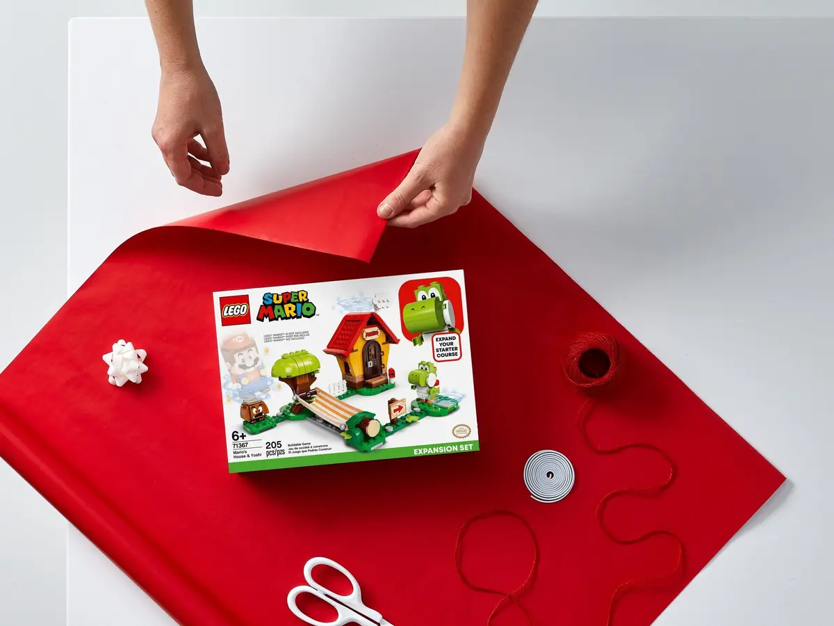 LEGO Super Mario 71367 Mario's House & Yoshi set, image 3