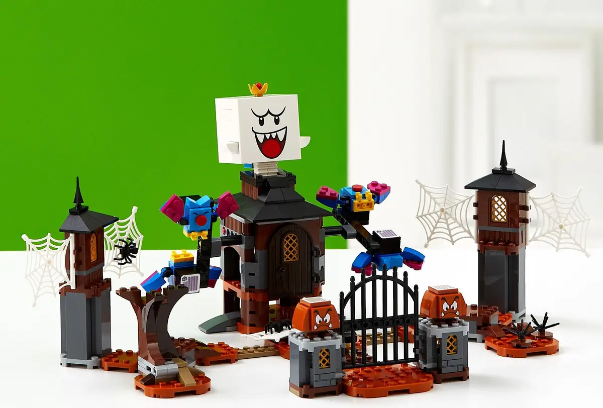 LEGO Super Mario 71377 King Boo and the Haunted Yard set, image 4