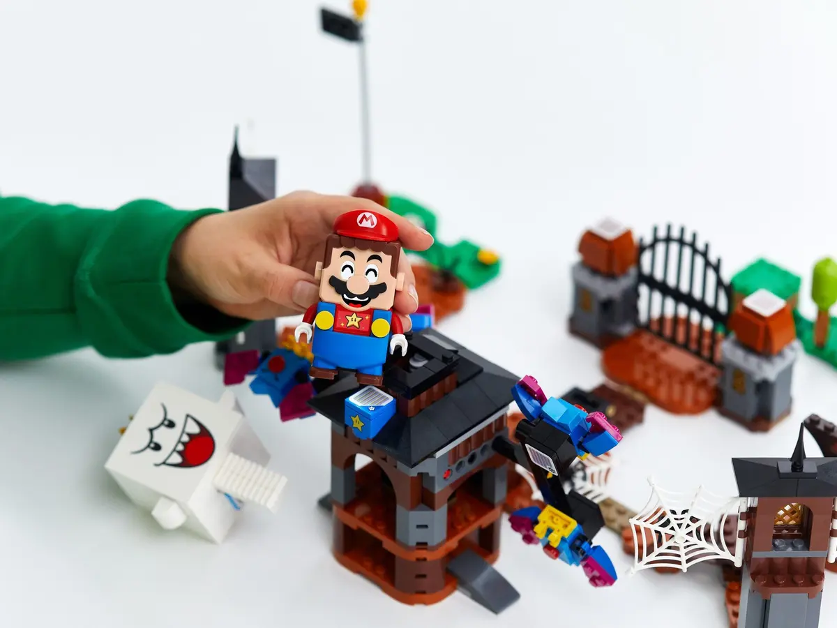 LEGO Super Mario 71377 King Boo and the Haunted Yard set, image 10