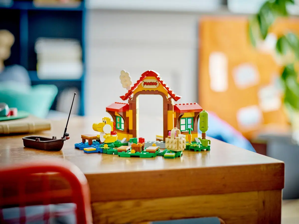LEGO Super Mario 71422 Picnic at Mario's House set, image 5