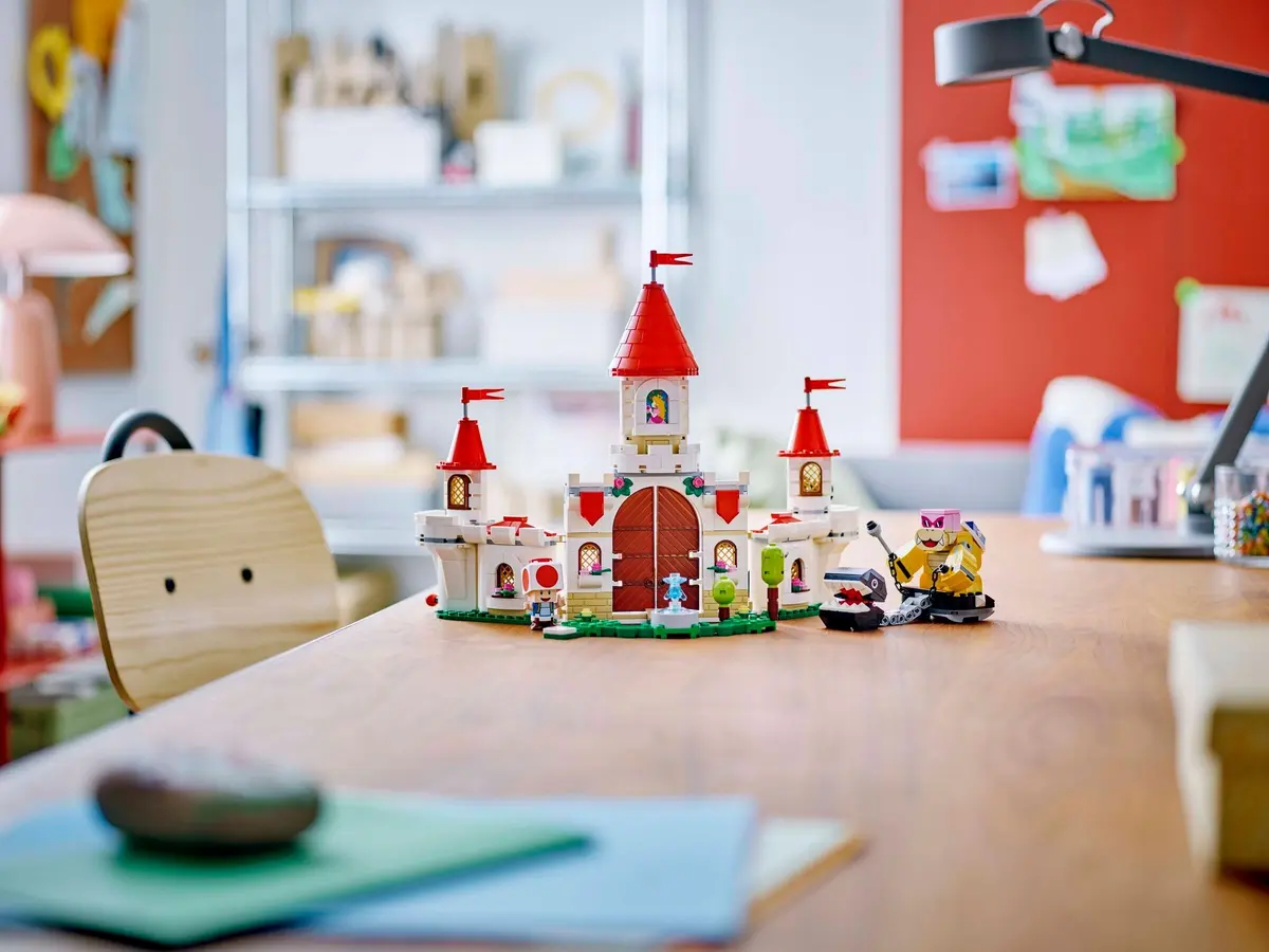 LEGO Super Mario 71435 Battle with Roy at Peach's Castle set, image 10