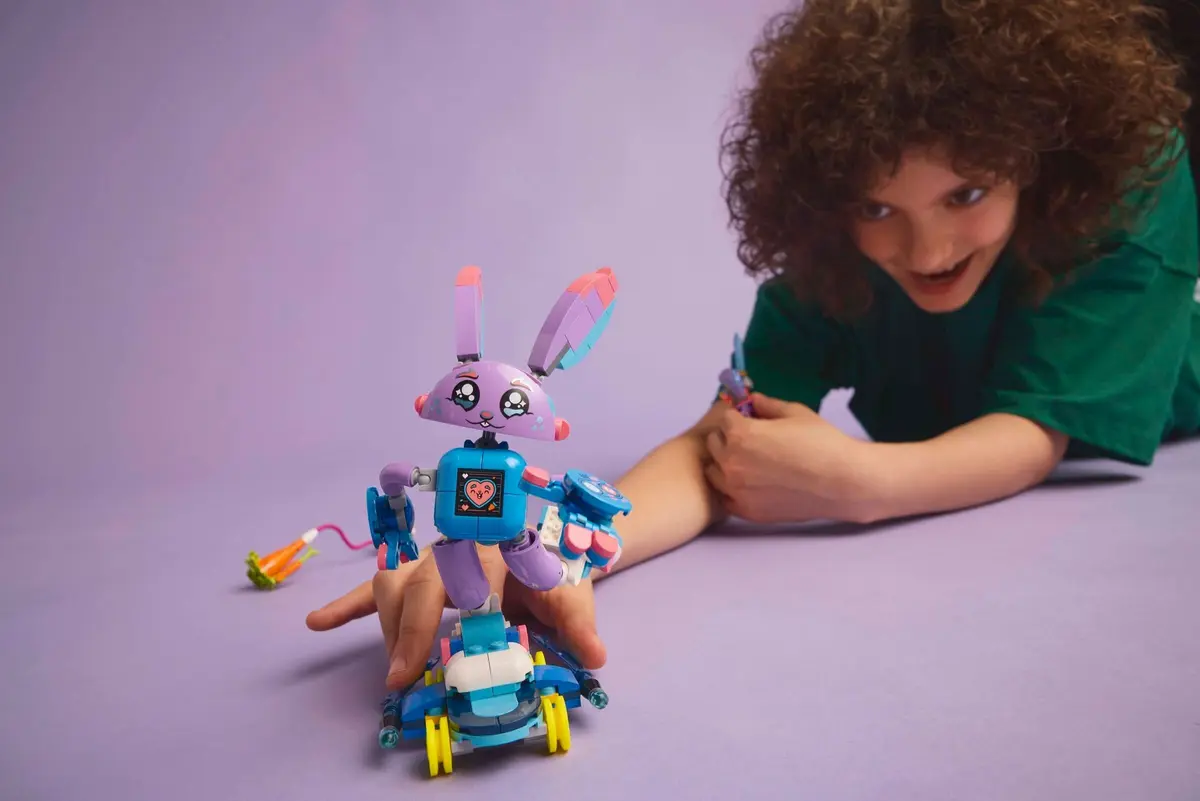LEGO Dreamzzz 71490 Izzie and Bunchurro the Gaming Bunny set, image 5