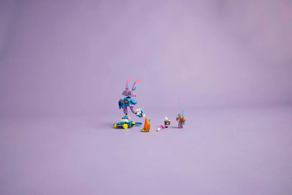 LEGO Dreamzzz 71490 Izzie and Bunchurro the Gaming Bunny set, image 6