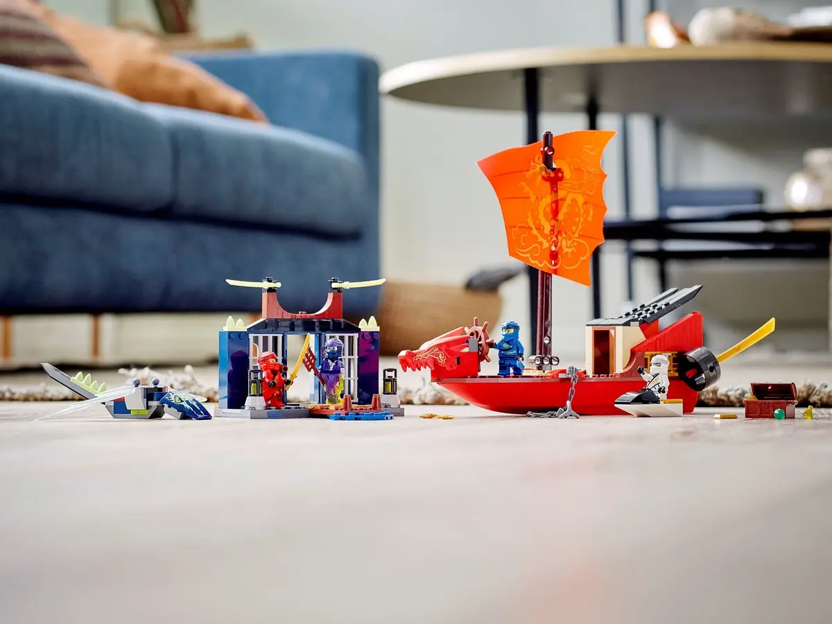 LEGO Ninjago 71749 Final Flight of Destiny's Bounty set, image 4