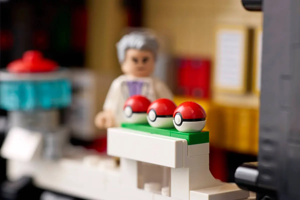 LEGO Pokémon 72154 Iconic Trainer Moments Poké Ball set, image 8