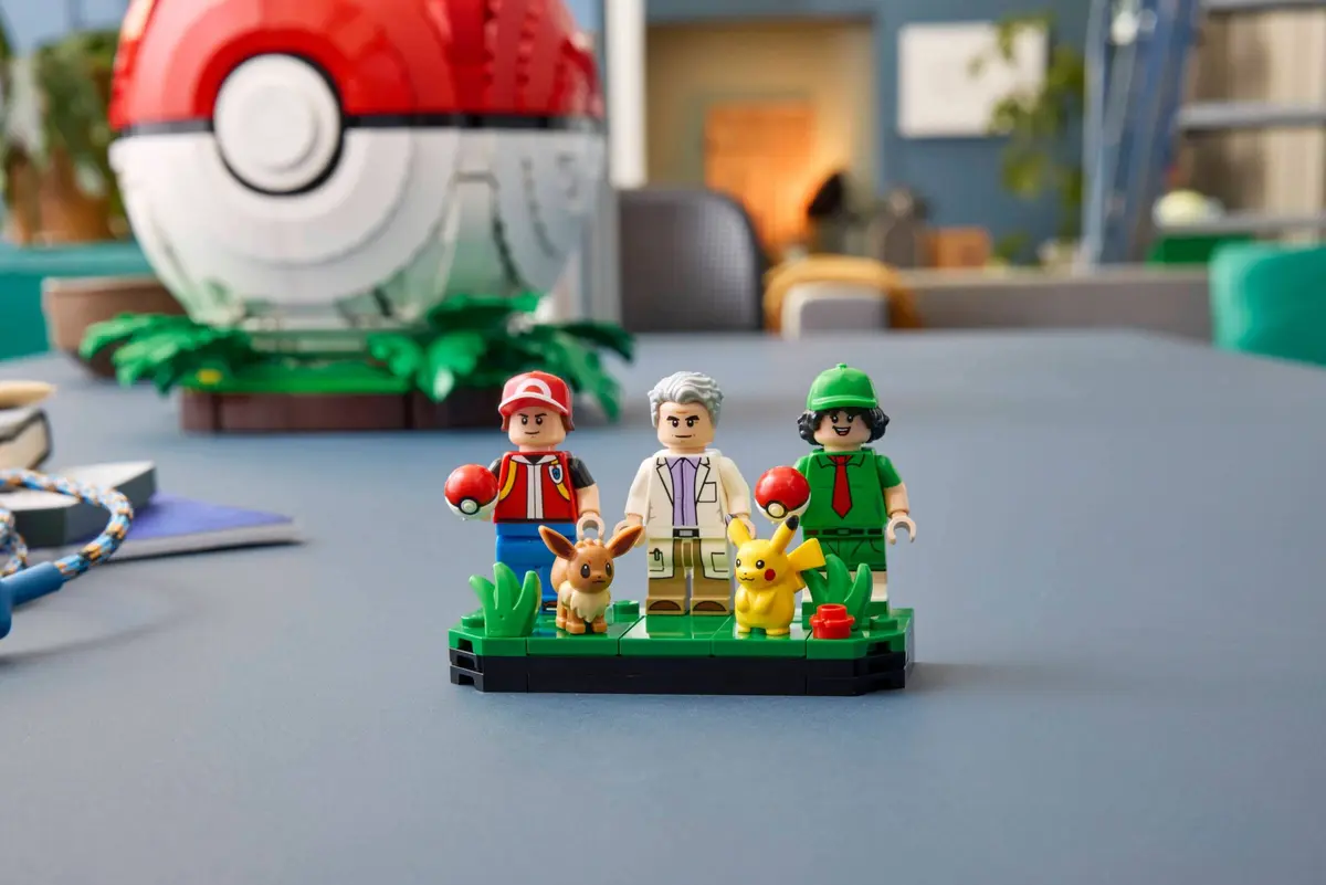 LEGO Pokémon 72154 Iconic Trainer Moments Poké Ball set, image 7