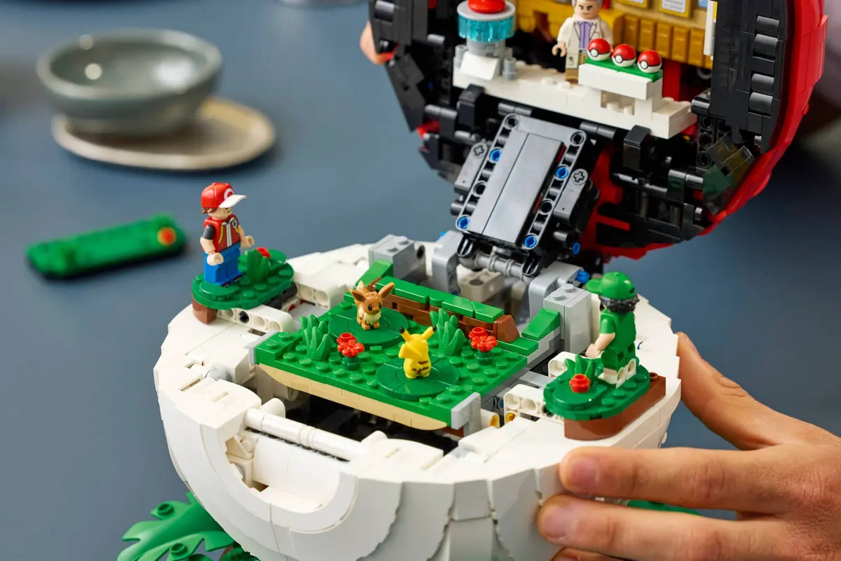 LEGO Pokémon 72154 Iconic Trainer Moments Poké Ball set, image 11