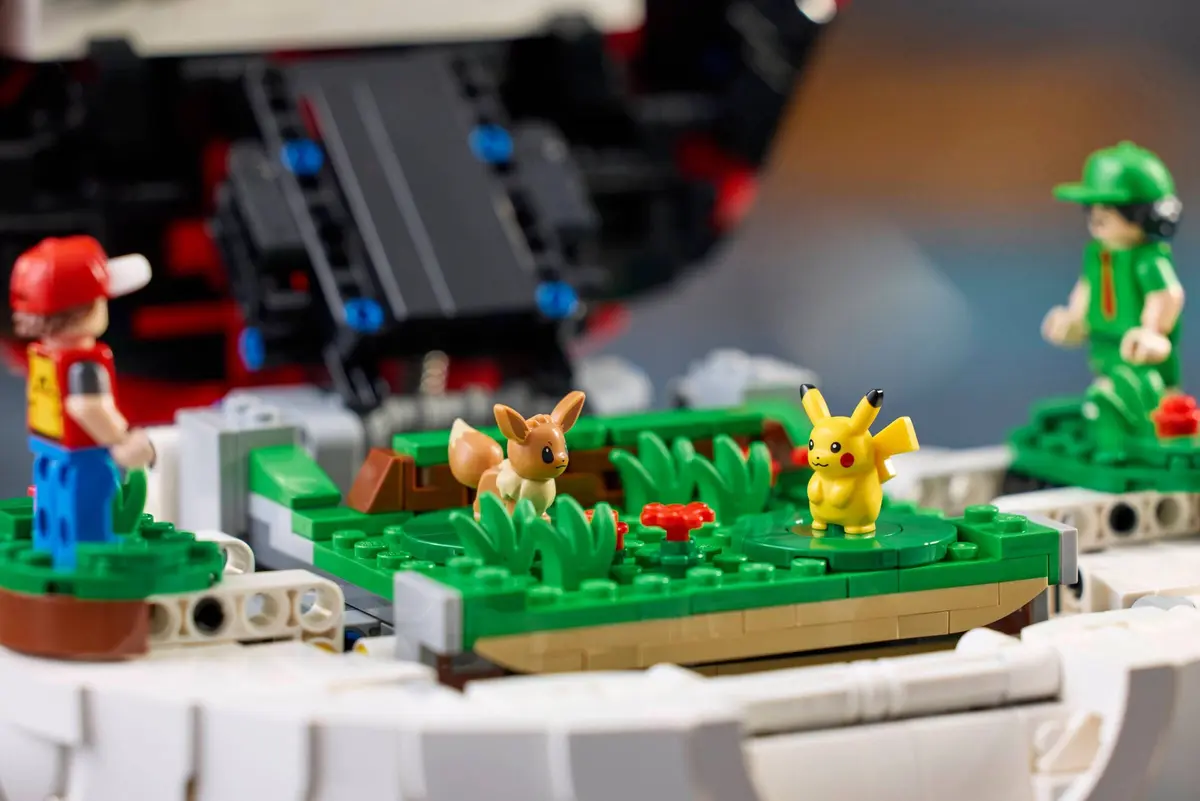 LEGO Pokémon 72154 Iconic Trainer Moments Poké Ball set, image 10