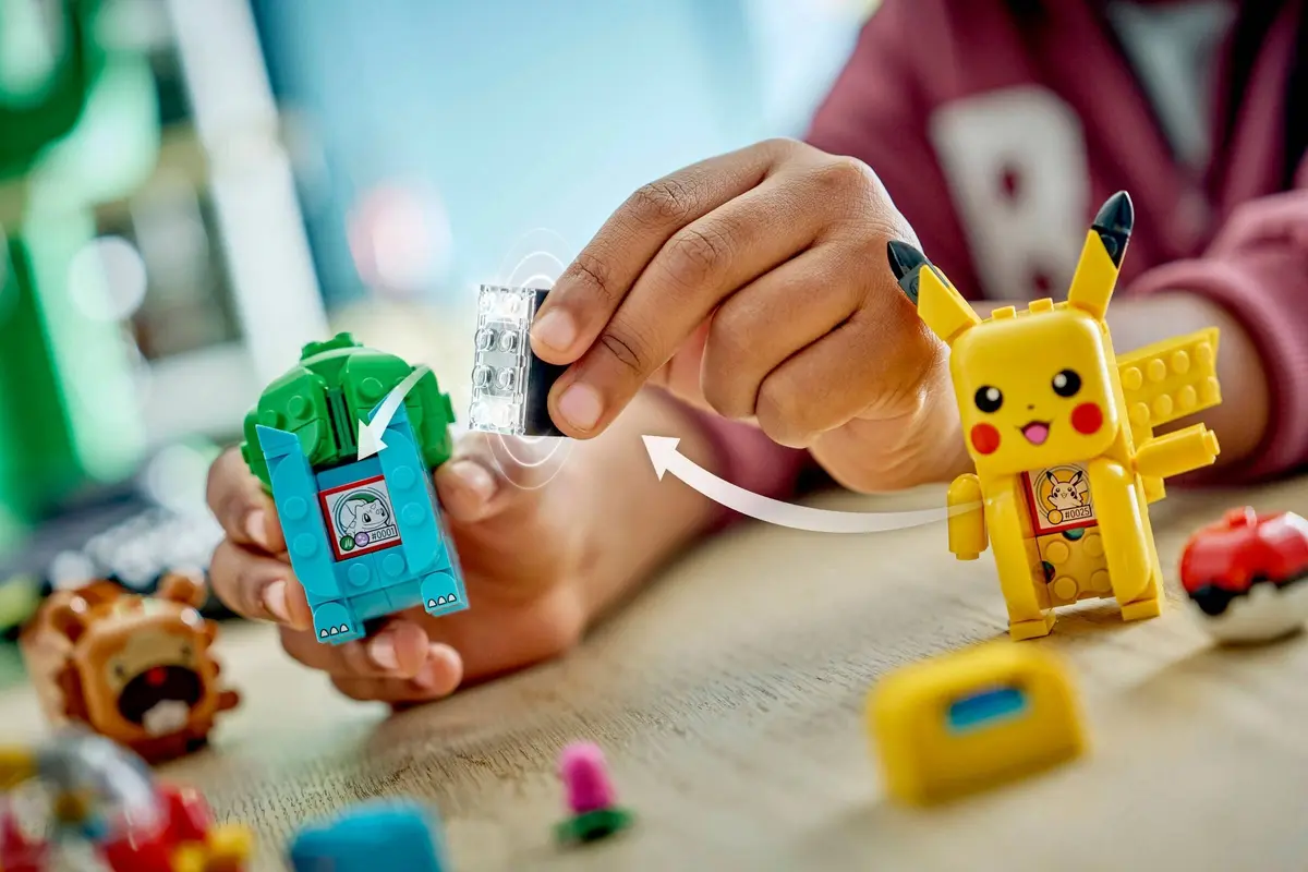 LEGO Pokémon 72155 Berry Bash with Bulbasaur and Bidoof set, image 2