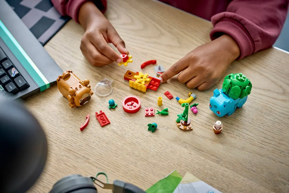 LEGO Pokémon 72155 Berry Bash with Bulbasaur and Bidoof set, image 5