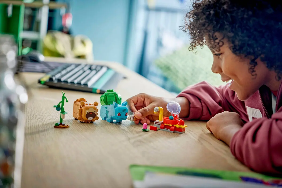 LEGO Pokémon 72155 Berry Bash with Bulbasaur and Bidoof set, image 6