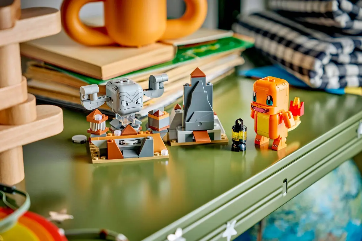 LEGO Pokémon 72157 Charmander and Geodude's Cavern Clash set, image 9