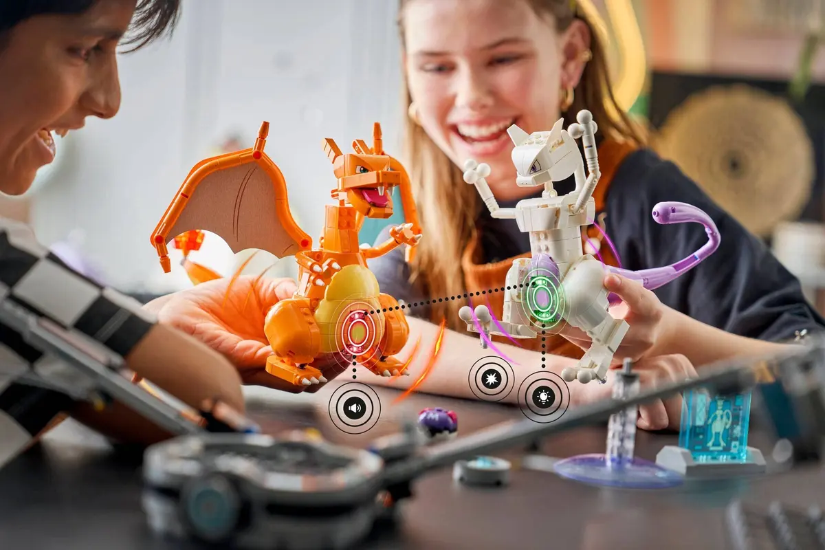 LEGO Pokémon 72163 Mewtwo's Lab Break set, image 2