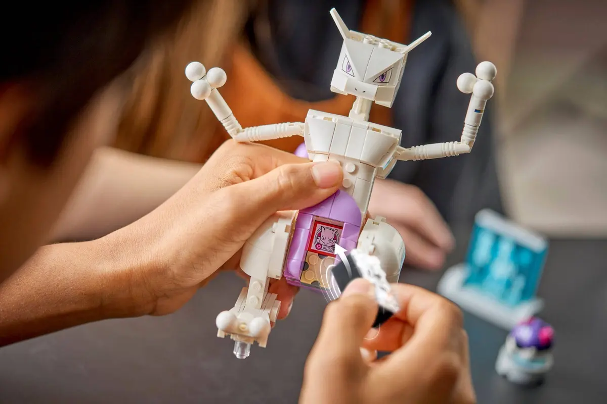 LEGO Pokémon 72163 Mewtwo's Lab Break set, image 8