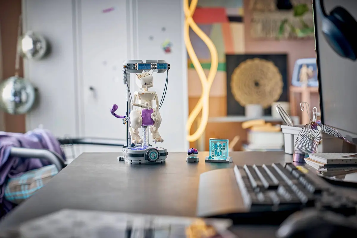 LEGO Pokémon 72163 Mewtwo's Lab Break set, image 9