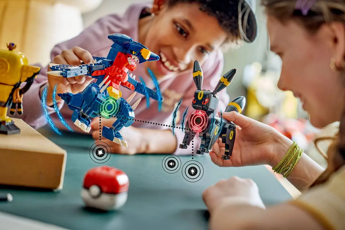 LEGO Pokémon 72165 Umbreon vs. Garchomp Championship Battle set, image 6