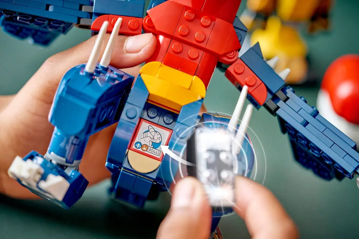 LEGO Pokémon 72165 Umbreon vs. Garchomp Championship Battle set, image 7