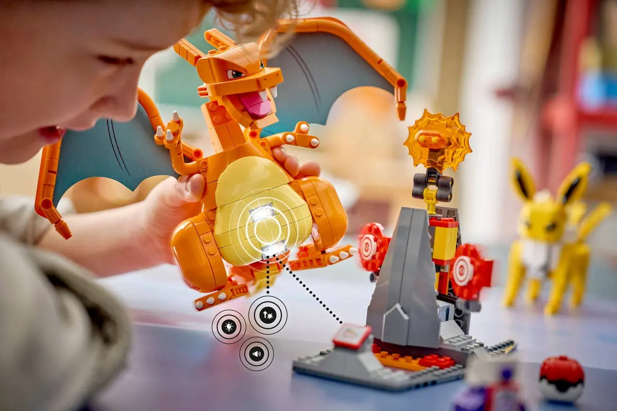 LEGO Pokémon 72167 Charizard vs. Jolteon Ultimate Battle set, image 9